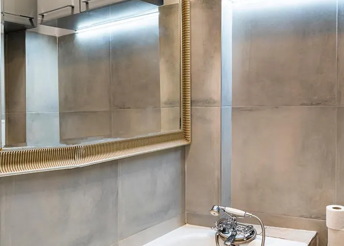 Flat At Powisle Great Location *