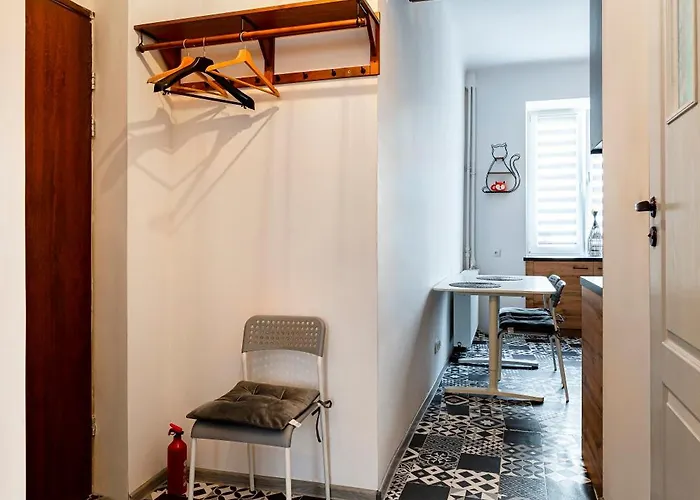 Flat At Powisle Great Location