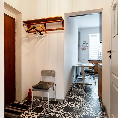 Flat At Powisle Great Location